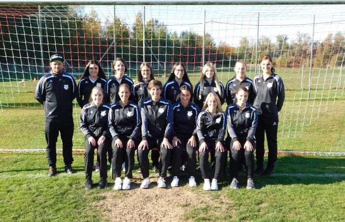 Damen: Neue Trainingsanzüge für die Damenabteilung in Aunkirchen