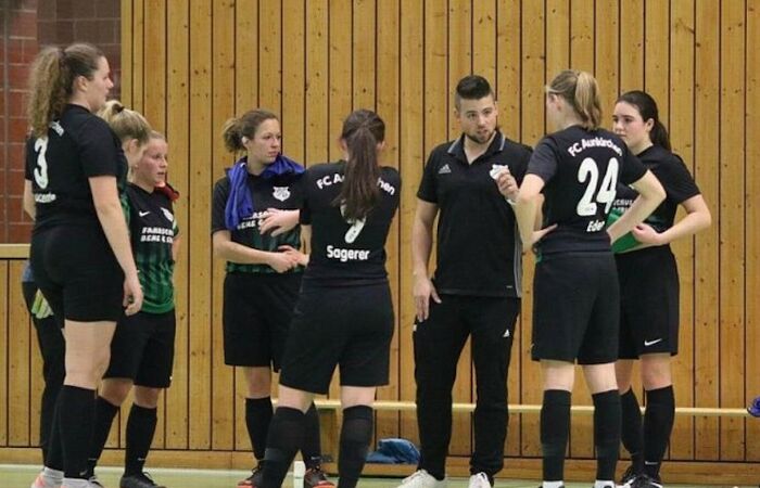 Damen: Bezirksmeisterschaft Halle – Erfolg in der Vorrunde – Aus in der Zwischenrunde